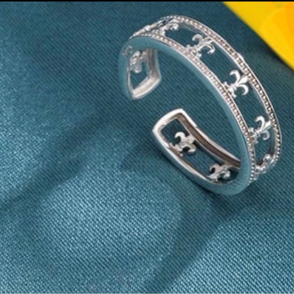 Fleur de lis sterling silver ring